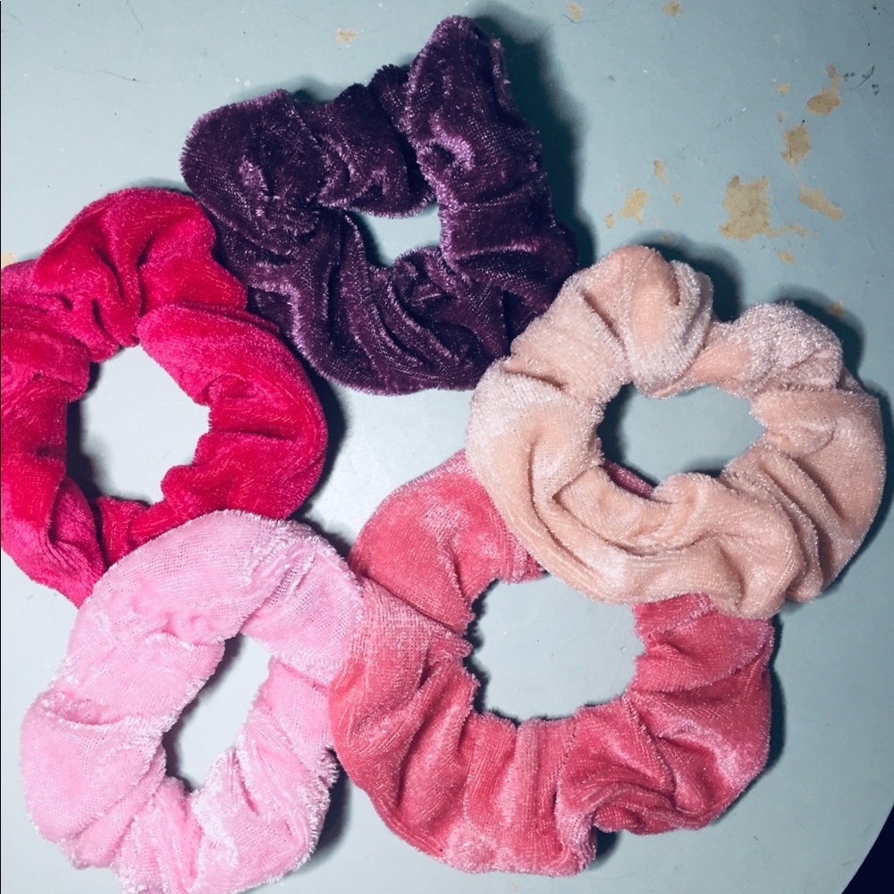 pink scrunchie pack urban outfitters